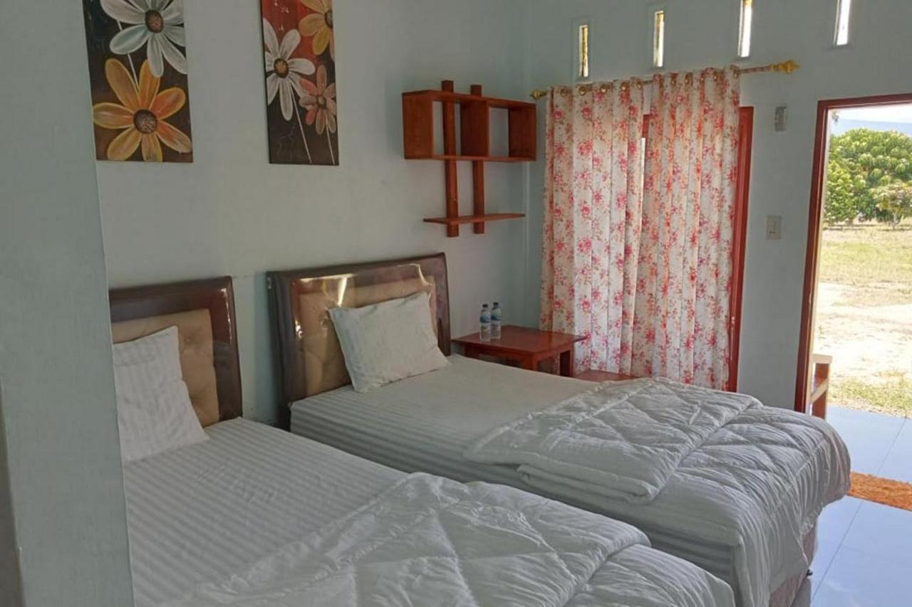 Hotel Anugrah Situngkir 3 Near Creative Hub Pangururan Samosir Redpartner Sinapuran Exterior photo
